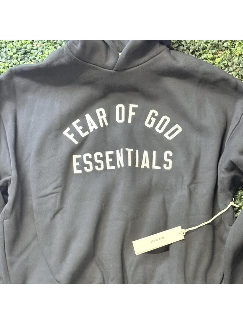 🖤 BNWT Fear of God ESSENTIALS varsity logo hoodie in black, size Medium.